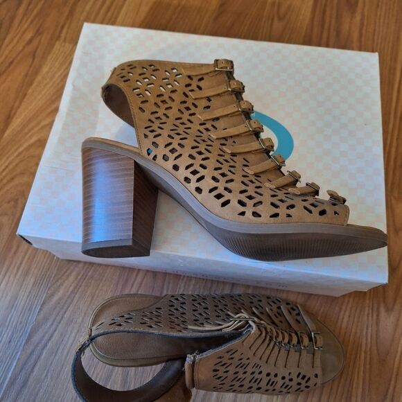 Soda Womens Sling Back Chunk Heel Cut Outs Strap Detail Tan Coquette Size 8 - Picture 3 of 5